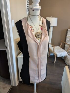 Blush & Black Sleeveless Zip-Front Shell
